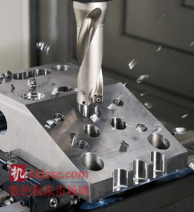 图1:工作中:瓦尔特 (Walter) Xtra▪tec® Insert Drill 可转位刀片钻头现在装备 Walter Capto ™ 刀柄系统 图1:工作中:瓦尔特 (Walter) Xtra▪tec® Insert Drill 可转位刀片钻头现在装备 Walter Capto ™ 刀柄系统