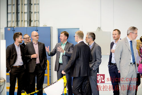 Universal Robots 公司召开盛大的总部开幕仪式，吸引了众多政府官员、投资商、企业代表以及该公司工作人员和合作伙伴莅临