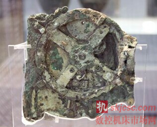 图1:雅典国家考古博物馆——安提凯希拉天体仪 图1:雅典国家考古博物馆——安提凯希拉天体仪