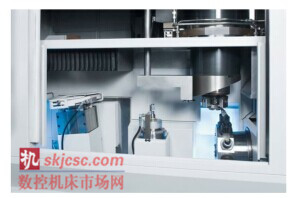 更易于操作性!由于机床前后用于维护与使用的窗口很大,所以保证了单机极佳的可操作性 更易于操作性!由于机床前后用于维护与使用的窗口很大,所以保证了单机极佳的可操作性