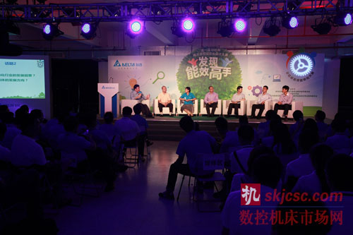 竞赛颁奖典礼前举办“自动化毕业生的前景”论坛，为自动化专业学生提供就业指导