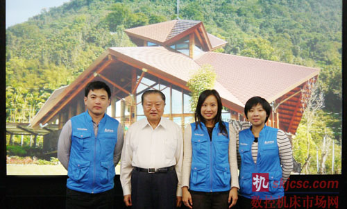 图一 台达基金会郑崇华董事长(左二),为将赴联合国气候大会发表台湾案例的同仁行前打气1
