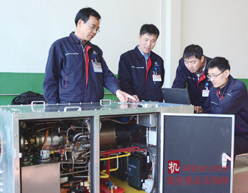 图为哈尔滨东安科技开发公司WD18微型燃气轮机发电机组研发现场。 图为哈尔滨东安科技开发公司WD18微型燃气轮机发电机组研发现场