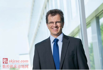 图1:埃马克机床有限公司总经理 Guido Hegener 博士说道“PMD 2型磨床为亚洲与欧洲的用户带来竞争优势。”_副本 图1:埃马克机床有限公司总经理 Guido Hegener 博士说道“PMD 2型磨床为亚洲与欧洲的用户带来竞争优势。”_副本