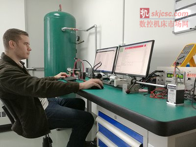 艾里卡特售后服务中心的资深工程师Kyle Fietek 艾里卡特售后服务中心的资深工程师Kyle Fietek