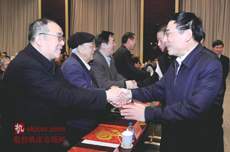 苗圩:迎难而上主动作为 力保工业平稳运行 苗圩:迎难而上主动作为 力保工业平稳运行