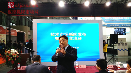 陈惠仁说,“提供服务,反映诉求,规范行为”是我们协会的基本职能 陈惠仁说,“提供服务,反映诉求,规范行为”是我们协会的基本职能