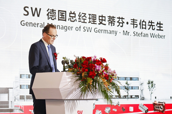 SW 德国总经理兼董事会成员Stefan Weber先生 SW 德国总经理兼董事会成员Stefan Weber先生